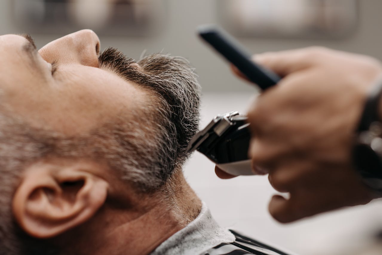 ¿Por qué confiar en el servicio de barbería de MASPELUQUEROS?
